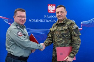 Podlaski Oddział Straży Granicznej i Podlaska KAS podsumowali 2024 rok Uścisk dłoni