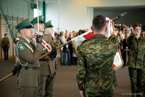 Ślubowanie nowych funkcjonariuszy POSG 