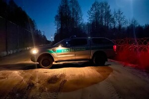 Auto SG na pasie drogi granicznej 