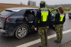 Ujawnieni nielegalni migranci 