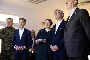 Wizyta Komisarza UE i Ministra Spraw Węnetrznych i Administracji na granicy 