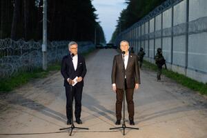 Wizyta Komisarza UE i Ministra Spraw Węnetrznych i Administracji na granicy 