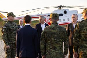 Wizyta Komisarza UE i Ministra Spraw Węnetrznych i Administracji na granicy 