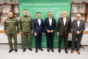 Wizyta Komisarza UE i Ministra Spraw Węnetrznych i Administracji na granicy 