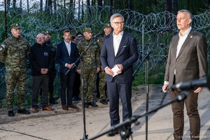 Wizyta Komisarza UE i Ministra Spraw Węnetrznych i Administracji na granicy 