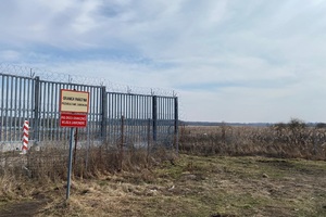 Granica polsko - białoruska Miejsce styku bariery fizycznej z barierą na rzece, tabliczka granica państwa
