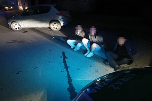 Zatrzymany kurier i nielegalni migranci 
