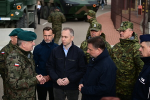 Ministrowie MSWiA i MON na polsko-białoruskiej granicy 