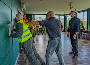 Funkcjonariusze w trakcie szkolenia 