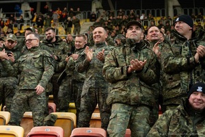 Funkcjonariusze Podlaskiego Oddziału Straży Granicznej na meczu Jagiellonii Białystok i Górnika Zabrze funkcjonariusze na trybunach