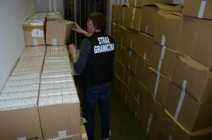 Funkcjonariusze podlaskiej Straży Granicznej i Policji ujawnili nielegalne papierosy o szacunkowej wartości ponad 760 tys. zł. 