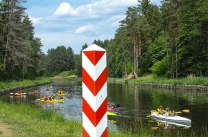 Spływ kajakowy na Kanale Augustowskim (autor zdjęcia Stanisław Gładki) 
