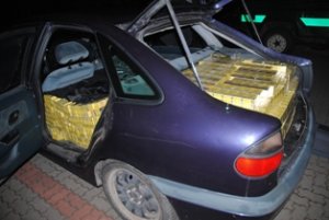 Auto wypełnione papierosami 