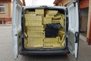 Opel Vivaro wypełniony po brzegi nielegalnymi papierosami 